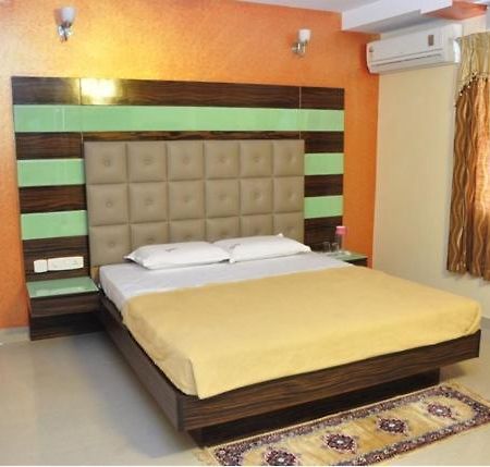 Hotel Seven Hills Inn تيروباتي المظهر الخارجي الصورة