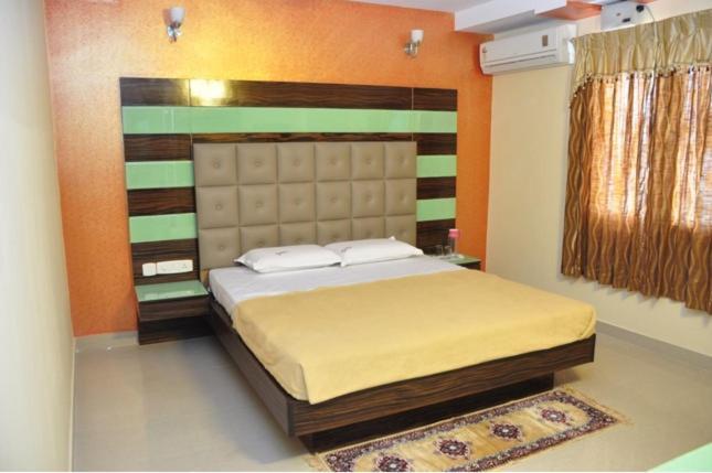 Hotel Seven Hills Inn تيروباتي المظهر الخارجي الصورة