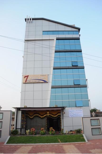 Hotel Seven Hills Inn تيروباتي المظهر الخارجي الصورة