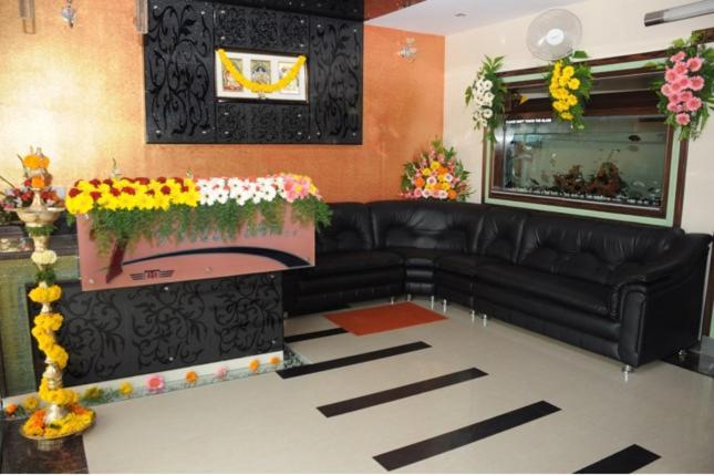 Hotel Seven Hills Inn تيروباتي المظهر الخارجي الصورة