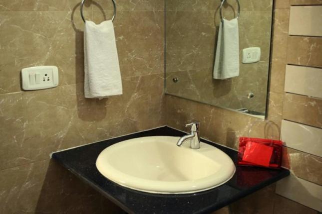 Hotel Seven Hills Inn تيروباتي المظهر الخارجي الصورة